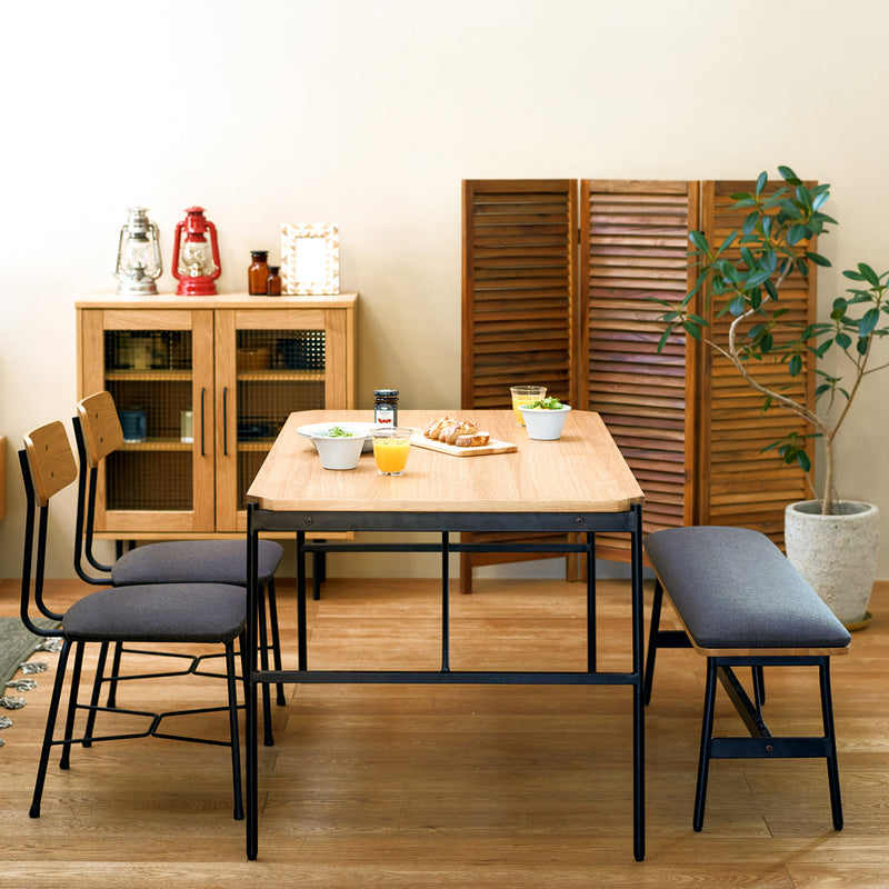 【食卓に広がる団らん】スタイリッシュなデザインで、家族や友人と囲む食卓をより豊かな時間に変えてくれます。