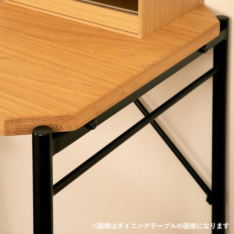 【細部までこだわったデザイン】スタイリッシュなスチールフレームと、安定感を高めるアジャスター、細部のこだわりが、洗練された空間を演出します。