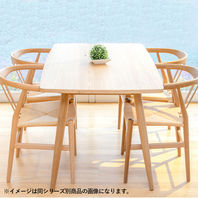 【暮らしを彩るダイニング】温もりあふれる天然木が、家族との食卓に安らぎのひとときを演出します。