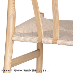 【手仕事の温もりを纏う】丁寧に編み込まれたペーパーコードが、身体をやさしく包み込みます。