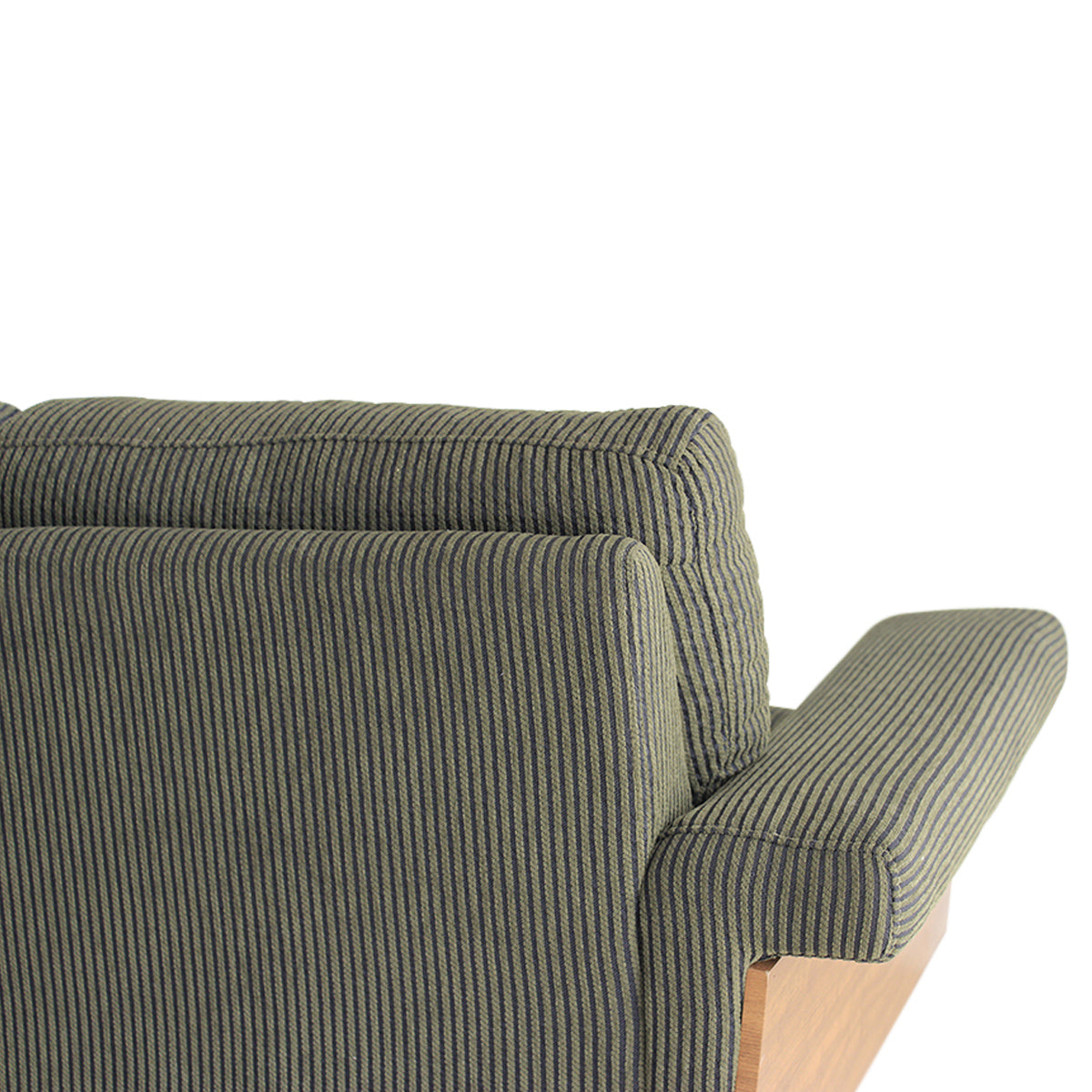 【上質なコーデュロイ生地】肌触りの良いコーデュロイが、季節を問わず心地よいリラックスタイムを提供します。