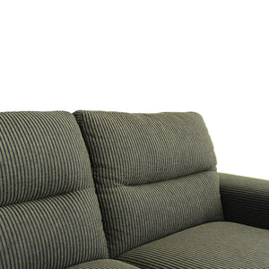 【細部までこだわった快適さ】ふっくらとした背もたれと程よい硬さの座面が、最高のくつろぎを約束します。