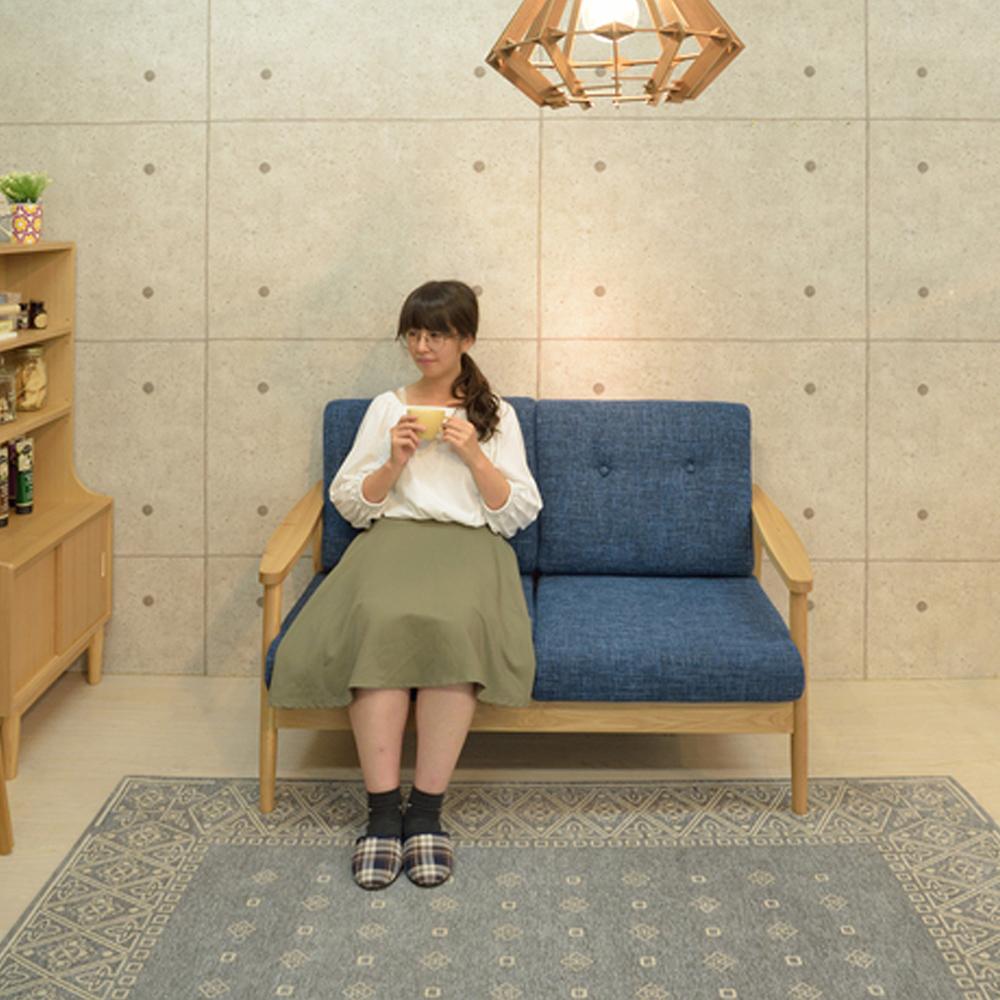 【快適な座り心地を体感】ゆったりとした座面とほどよい高さの背もたれが、毎日のリラックスタイムをサポートします。