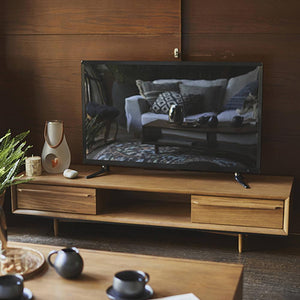 【暮らしに溶け込むデザイン】テレビ周りをすっきり見せながら、お気に入りの小物で自分らしい空間を演出できます。