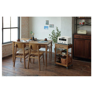 【心地よい食卓を演出】温かみのある木と柔らかな座面が、毎日の食事の時間をより豊かに、快適なひとときへと導きます。