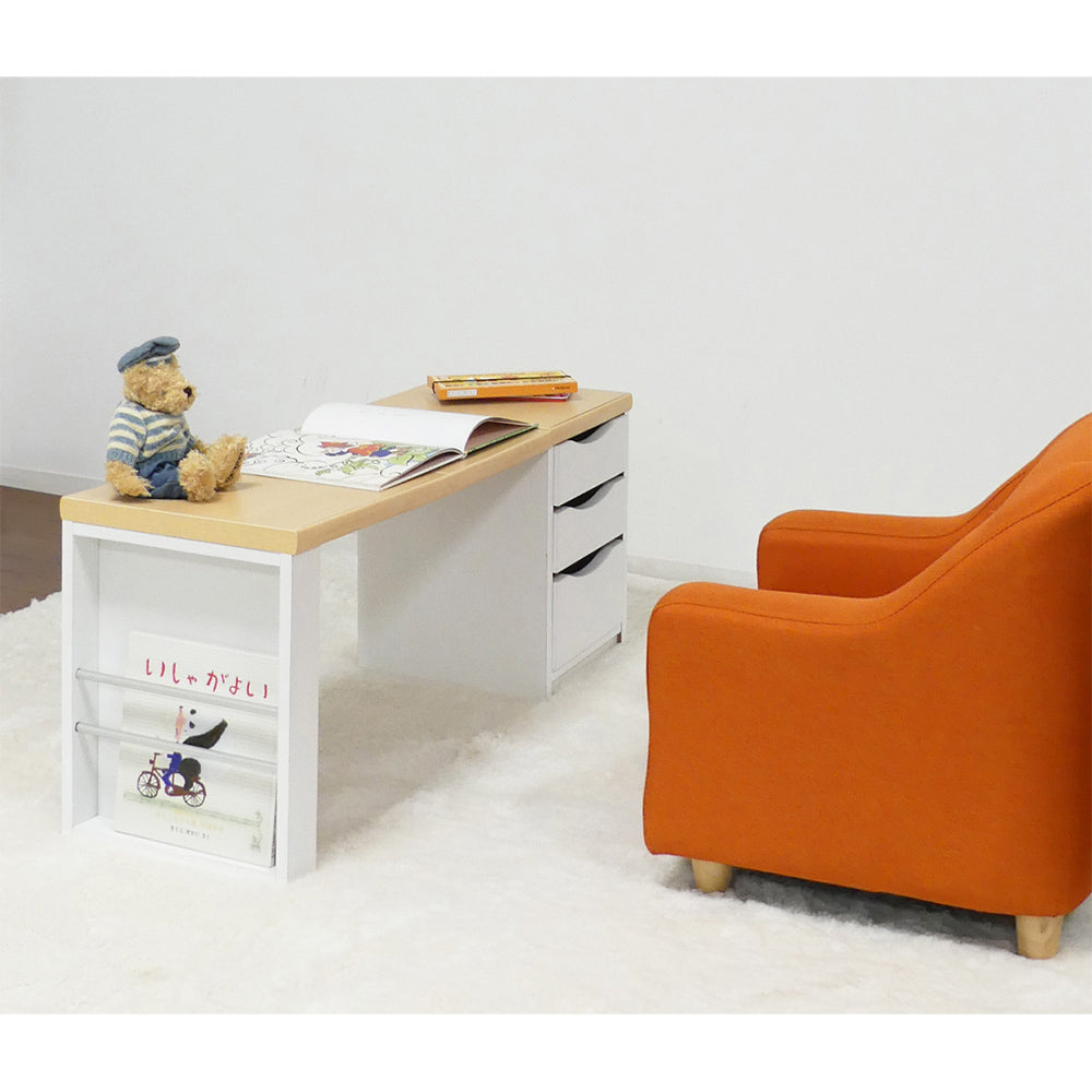 【家族で使える多目的デスク】お子様の椅子と合わせれば、お絵描きや絵本を読むのにぴったりなテーブルに早変わりします。