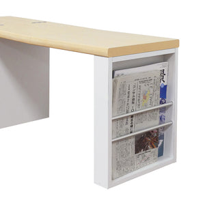 【サッと取り出せる収納】サイドのマガジンラックは、新聞や雑誌を立てて収納でき、折りたたんだ状態でも使えます。