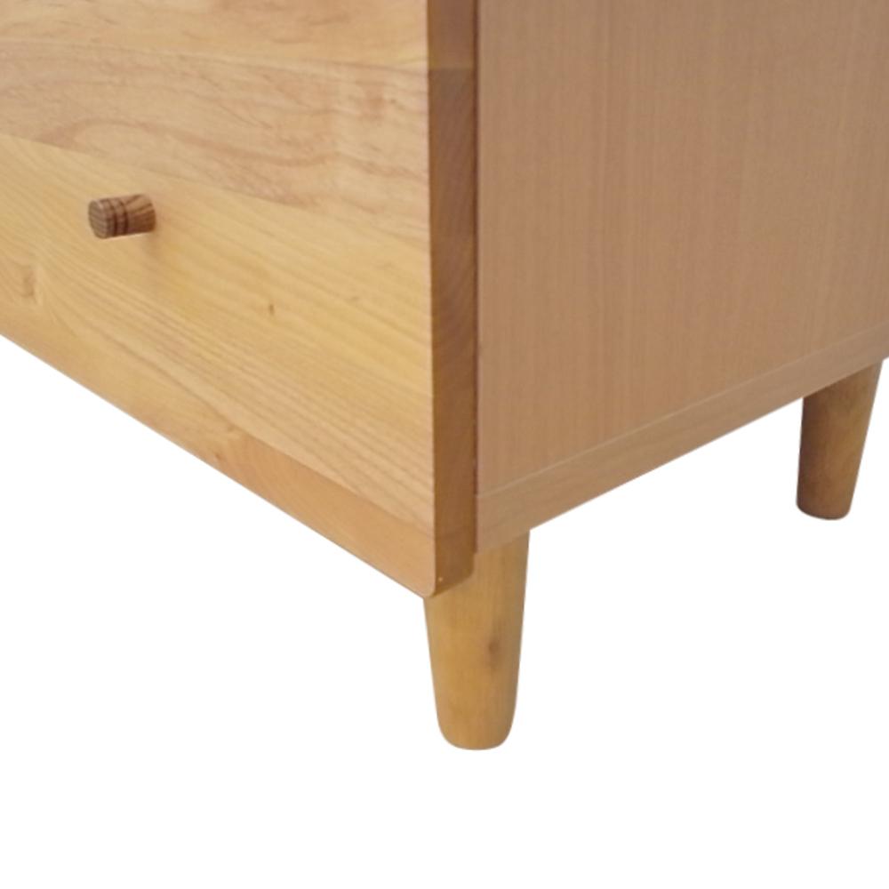 【お部屋に馴染む天然木の脚部】丸みを帯びた天然木の脚が、チェスト全体に温かみと安定感をプラスしています。