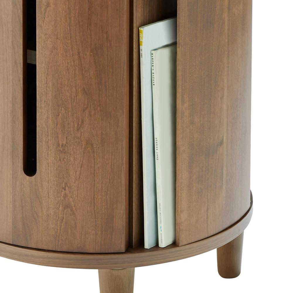 【サイドに収納スペース】サイドの収納スペースには散らかりがちな本や雑誌をスッキリと収納頂けます。