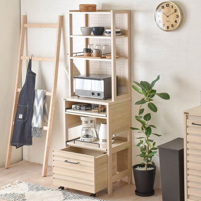 優しい木目調でシンプルデザインのキッチン家具「ラフィカ」シリーズのレンジラックです。